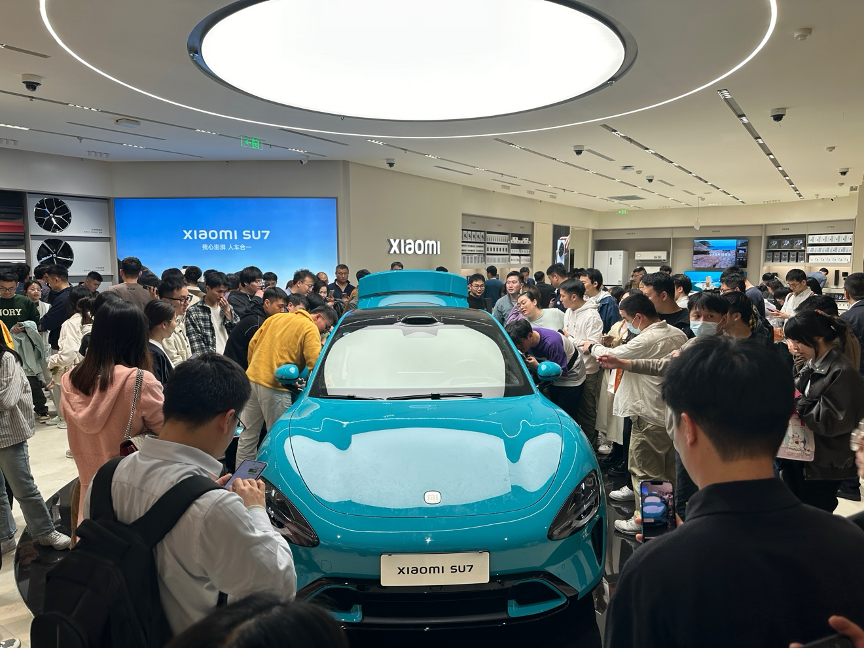角子機：實地走訪：小米SU7上市首日，有門店預訂數超一千