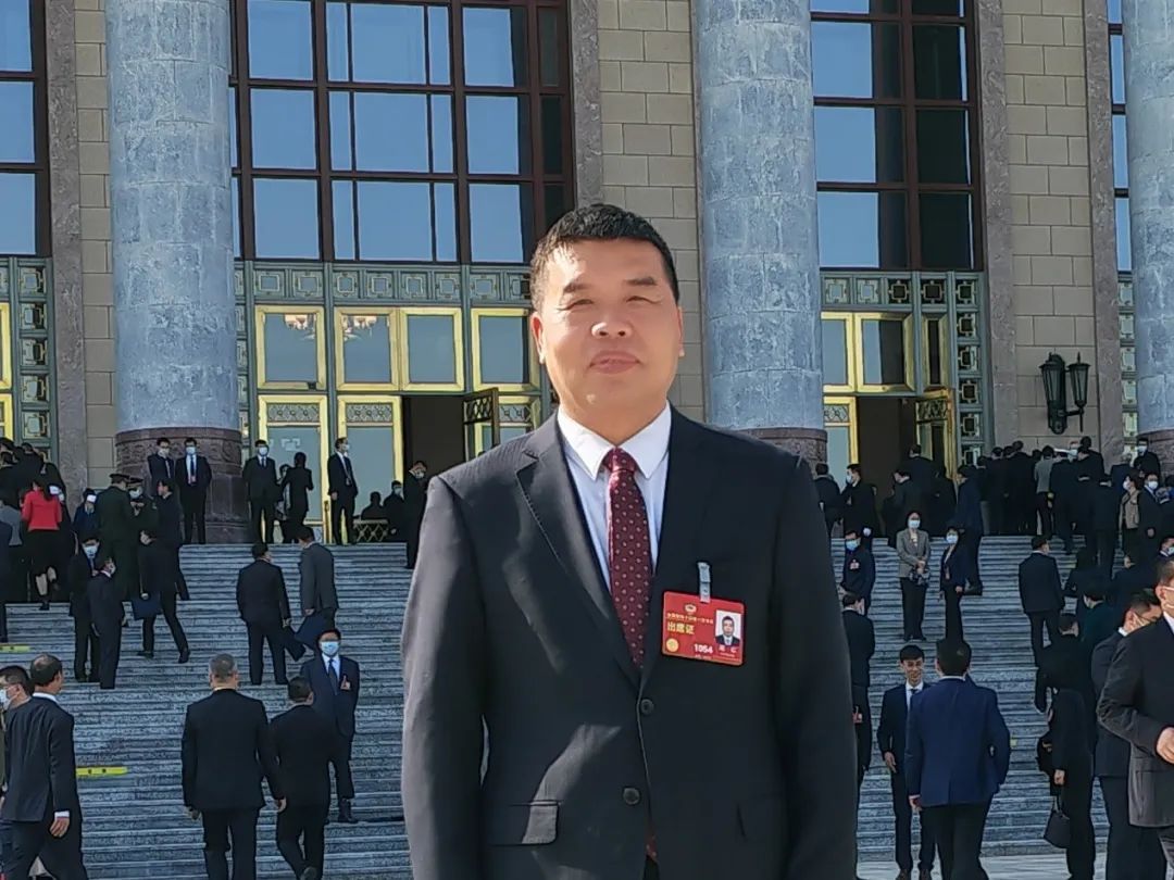 带着调研上两会 | 胡震：推进科技创新，贡献更多智慧