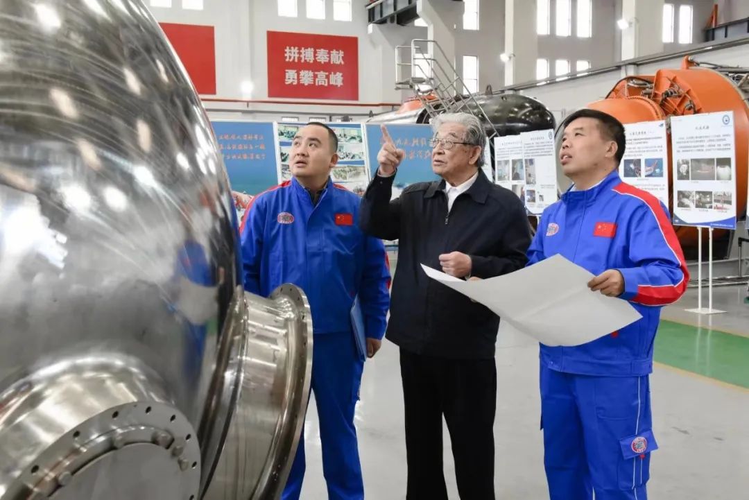 带着调研上两会 | 胡震：推进科技创新，贡献更多智慧