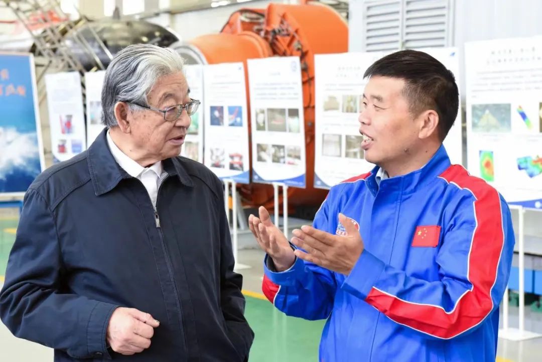 带着调研上两会 | 胡震：推进科技创新，贡献更多智慧