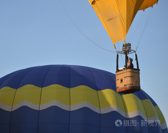 {線上賭場}(热气球飞起来的原理是什么)